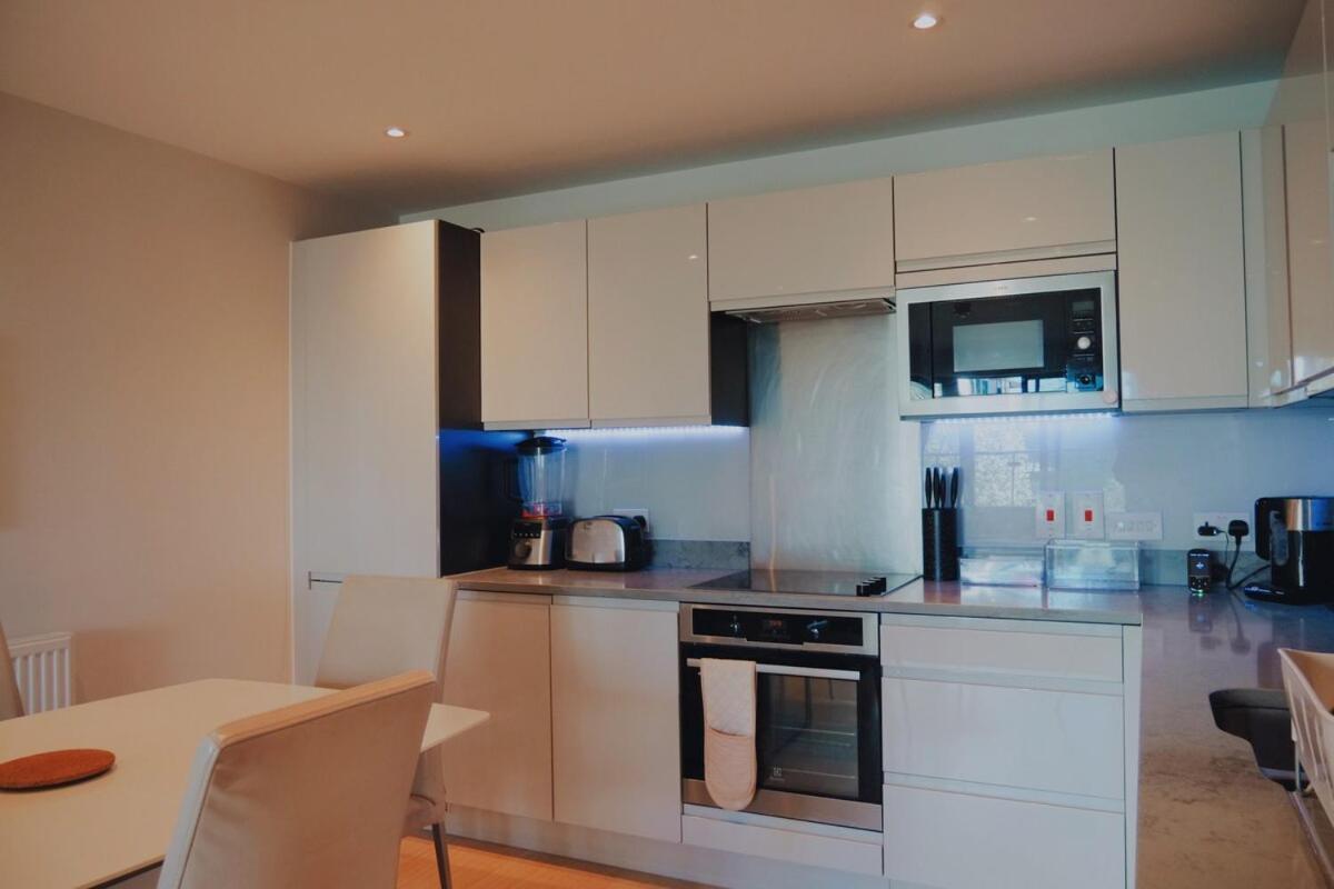 Stunning Two Bedroom Appartamento *
