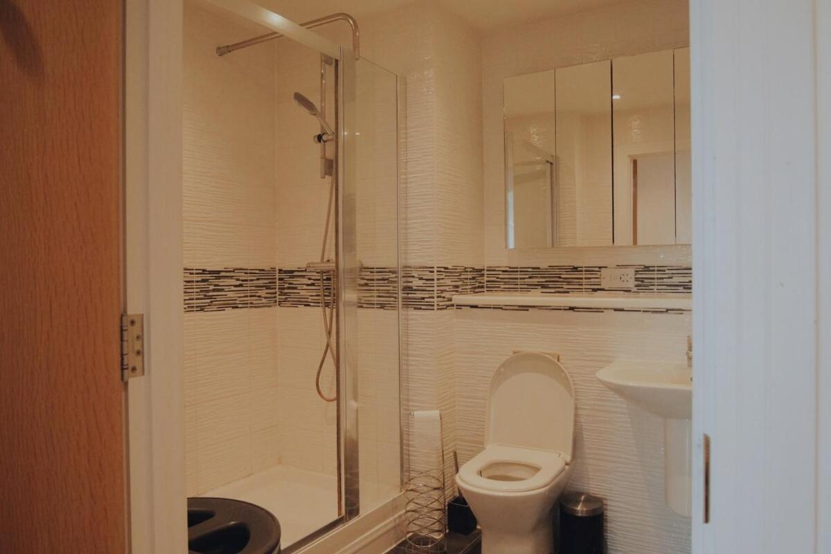 Stunning Two Bedroom * Londra